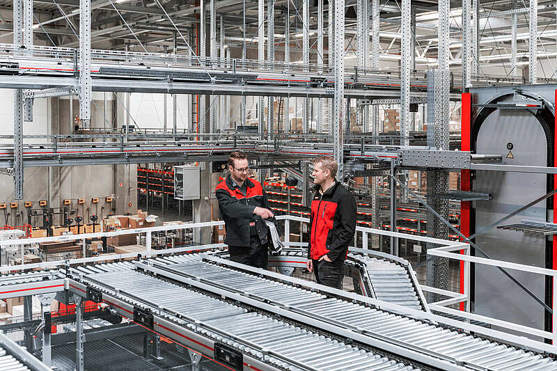 Fördertechnik vor der Kommissionier-Zone