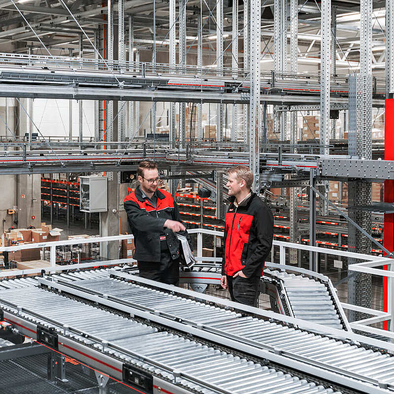 Fördertechnik vor der Kommissionier-Zone